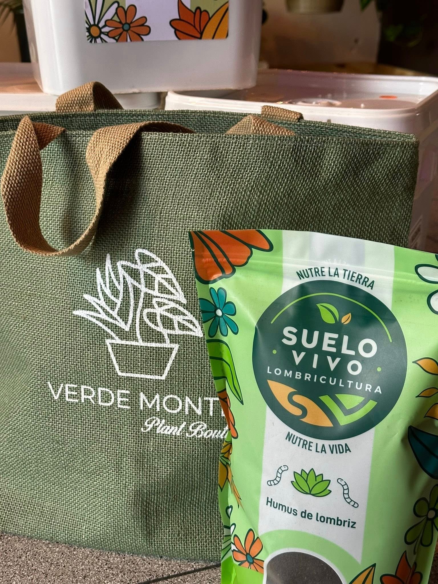 Suelo Vivo (½ galón) + Tote Bag Verde Monte